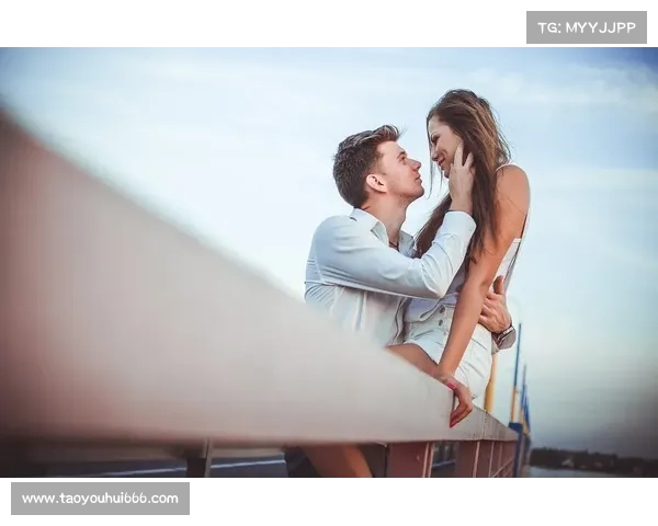 利物浦与热刺队标对比解析探寻球队象征性鸟类之美 利物浦与热刺队标对比解析探寻球队象征性鸟类之美