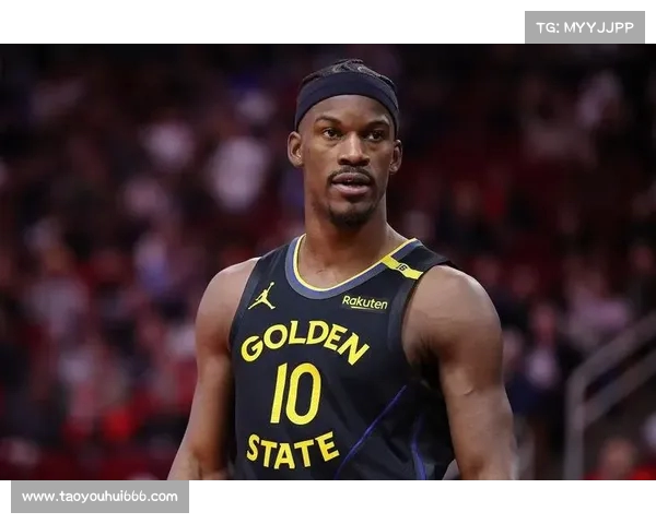 巴特勒因左臂手部受伤暂离场后已回到替补席鼓舞士气 巴特勒因左臂手部受伤暂离场后已回到替补席鼓舞士气